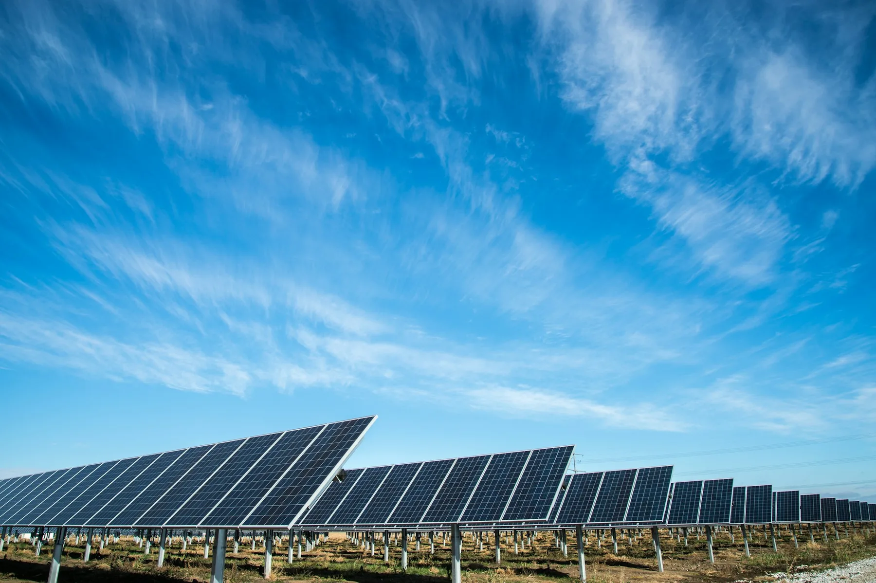 Güneş enerjisi santrali, panel sıraları